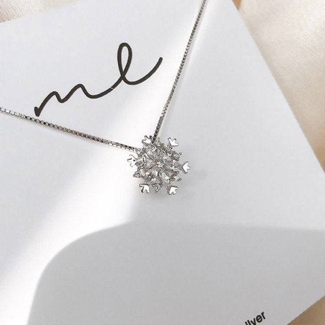 Crystal necklace with sparkling snowflake in gold and silver