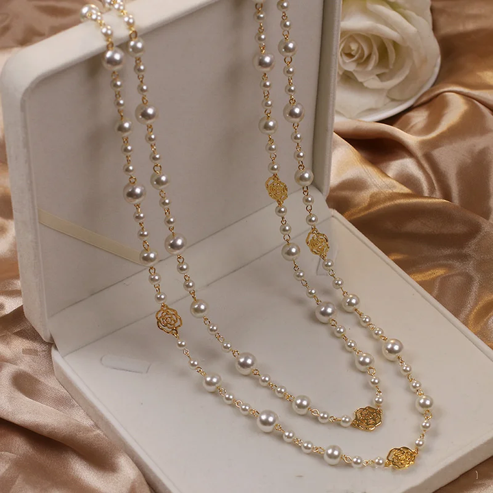 Elegant Gold Necklace with Pearl