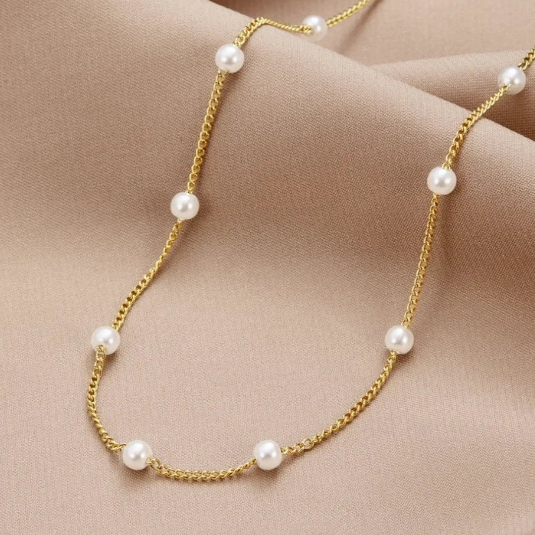 Gold necklace with freshwater pearl.
