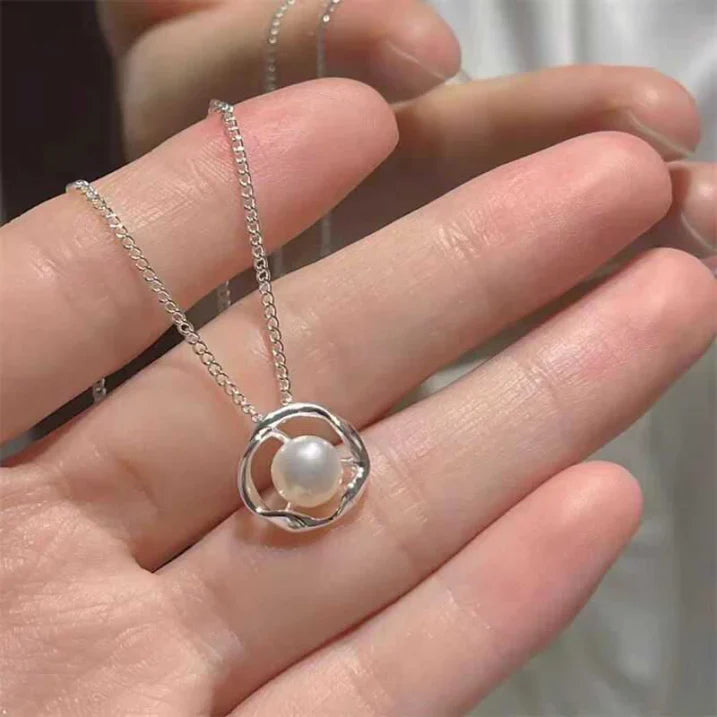 Hilda Moonstone Necklace